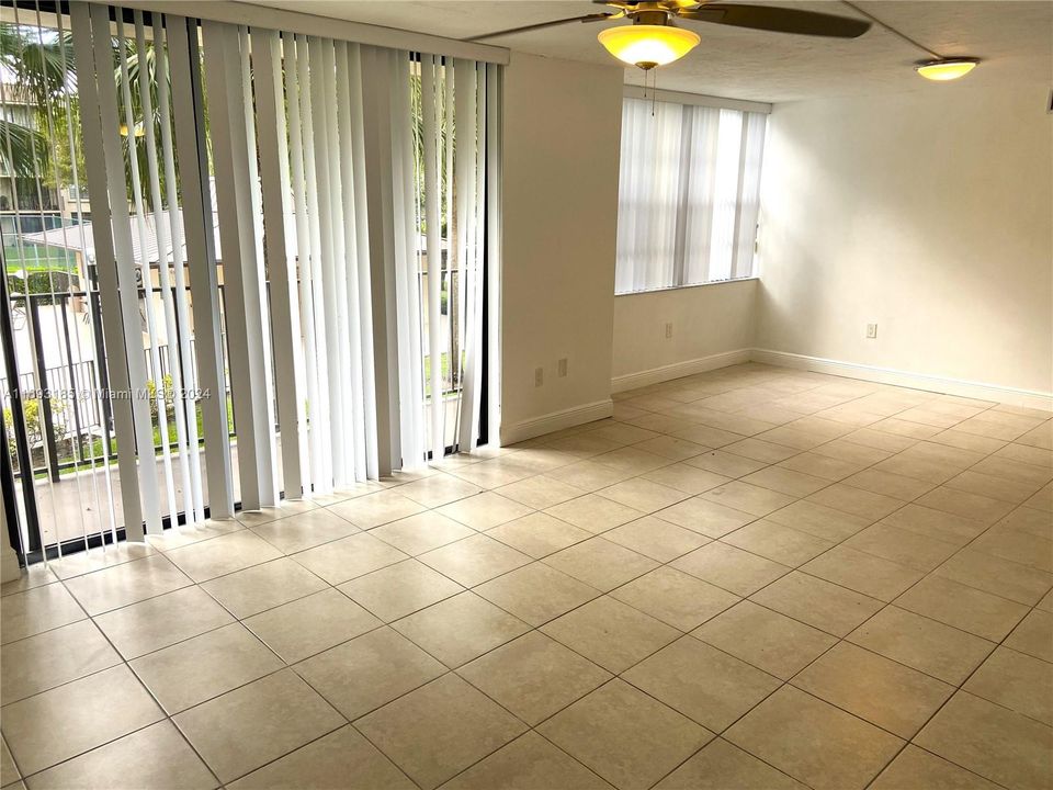 For Rent: $2,200 (2 beds, 2 baths, 1050 Square Feet)