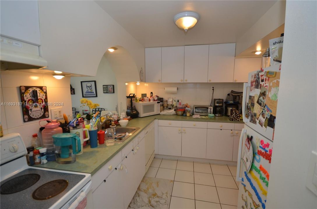 For Sale: $280,000 (1 beds, 1 baths, 1005 Square Feet)