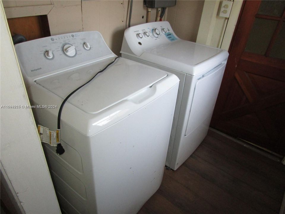 Recientemente alquilado: $1,300 (2 camas, 1 baños, 2242 Pies cuadrados)