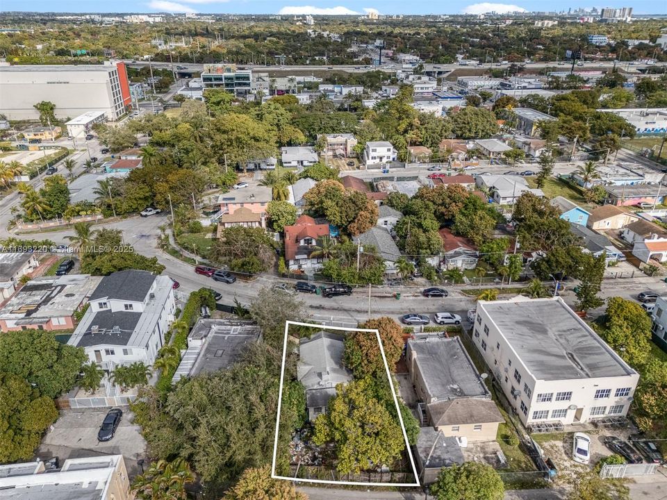 待售: $765,000 (2 贝兹, 1 浴室, 984 平方英尺)