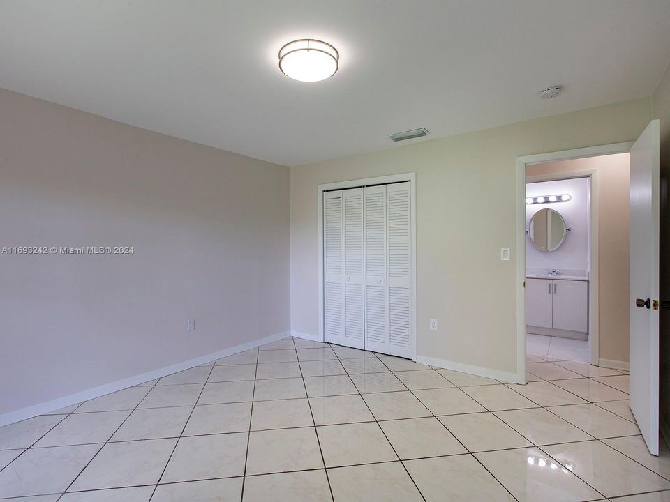 For Rent: $3,200 (2 beds, 2 baths, 1300 Square Feet)