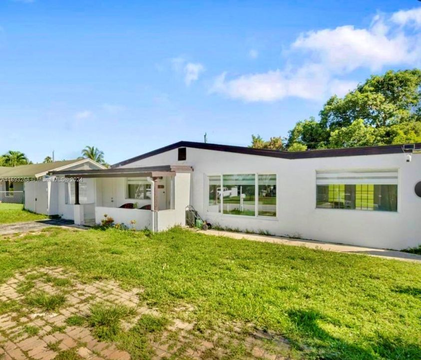 For Sale: $650,000 (3 beds, 2 baths, 1025 Square Feet)