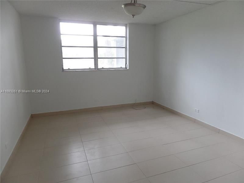 Active With Contract: $190,000 (2 beds, 2 baths, 952 Square Feet)