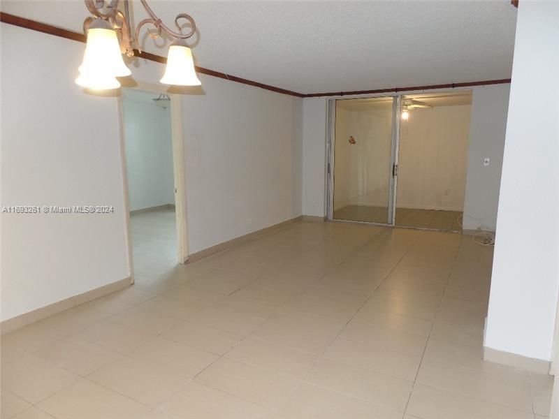 Active With Contract: $190,000 (2 beds, 2 baths, 952 Square Feet)