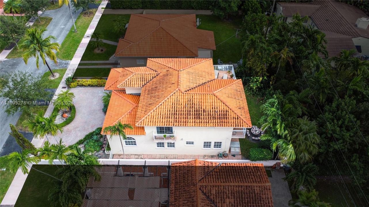 En Venta: $1,625,000 (3 camas, 3 baños, 2094 Pies cuadrados)