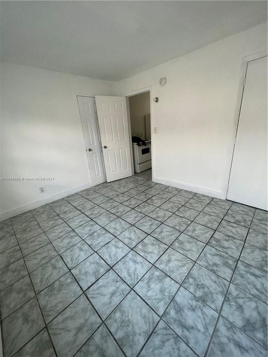 For Rent: $1,200 (1 beds, 1 baths, 400 Square Feet)