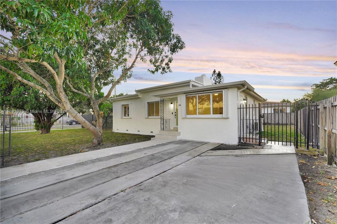 For Sale: $645,000 (3 beds, 2 baths, 1125 Square Feet)