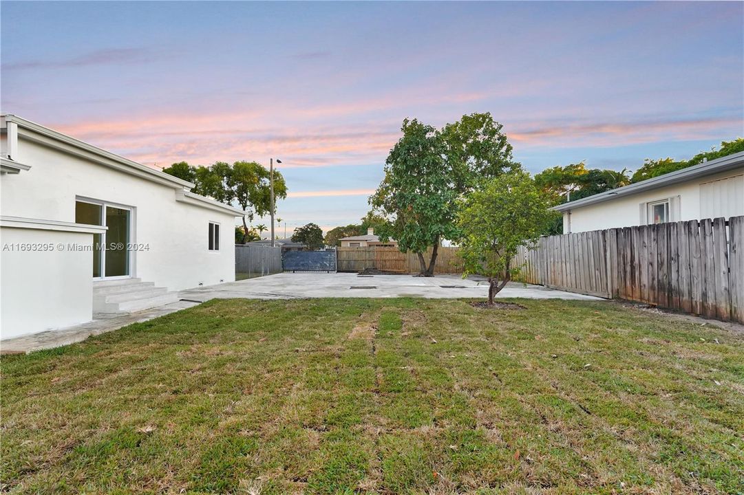 For Sale: $645,000 (3 beds, 2 baths, 1125 Square Feet)