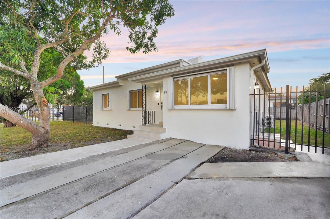 For Sale: $645,000 (3 beds, 2 baths, 1125 Square Feet)