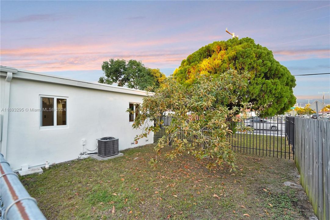 For Sale: $645,000 (3 beds, 2 baths, 1125 Square Feet)