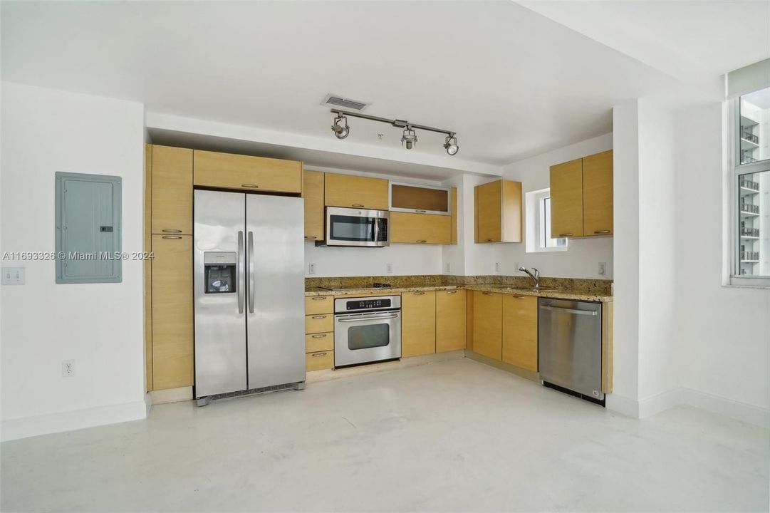 For Sale: $485,000 (2 beds, 2 baths, 1134 Square Feet)