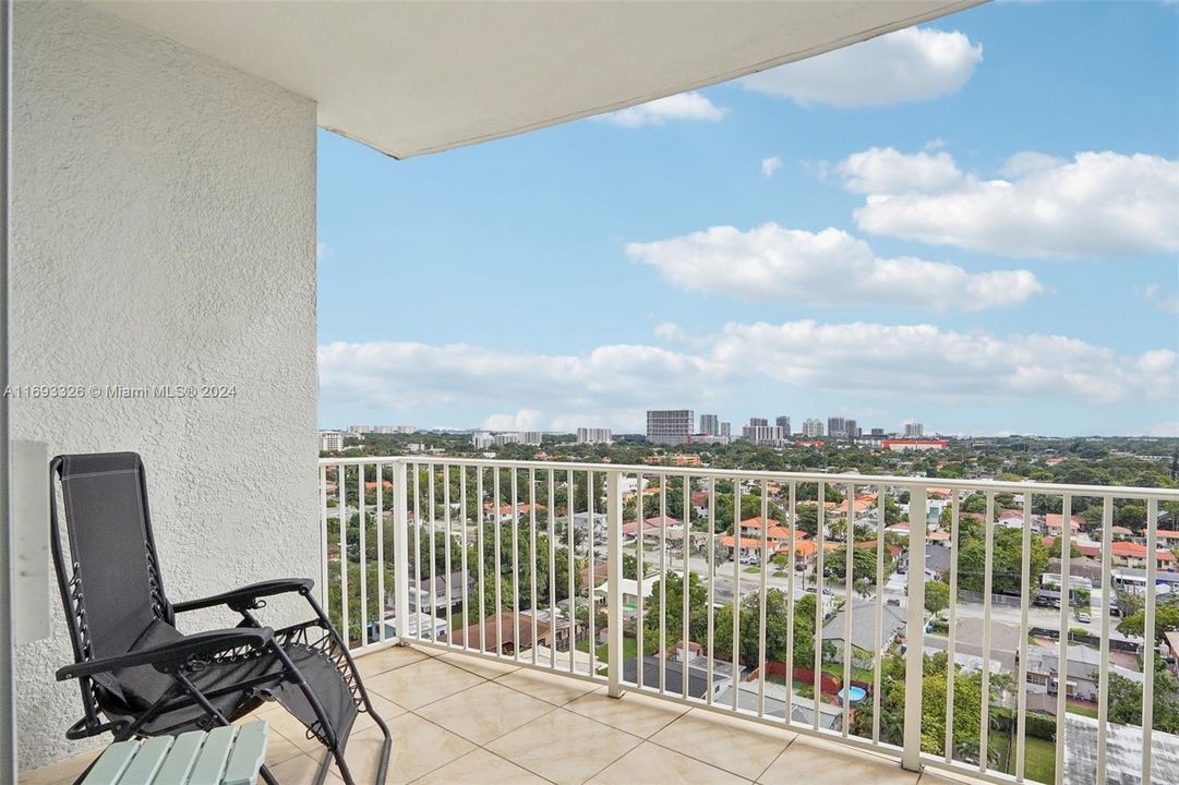 For Sale: $485,000 (2 beds, 2 baths, 1134 Square Feet)