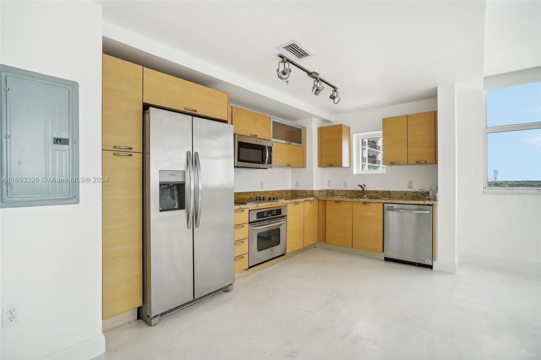 For Sale: $485,000 (2 beds, 2 baths, 1134 Square Feet)