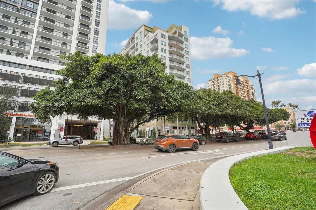 For Sale: $485,000 (2 beds, 2 baths, 1134 Square Feet)