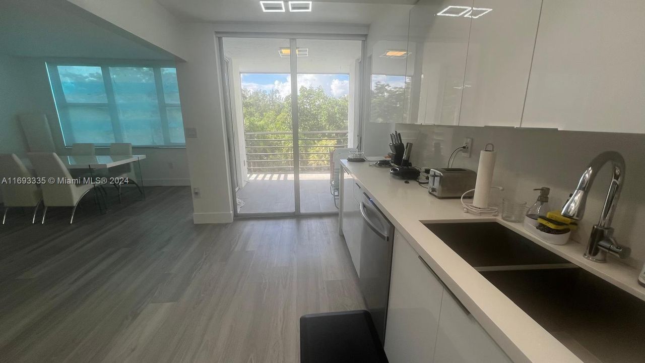 For Rent: $2,600 (2 beds, 2 baths, 1213 Square Feet)