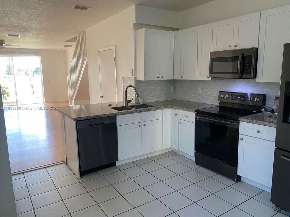 For Rent: $3,400 (3 beds, 2 baths, 1443 Square Feet)