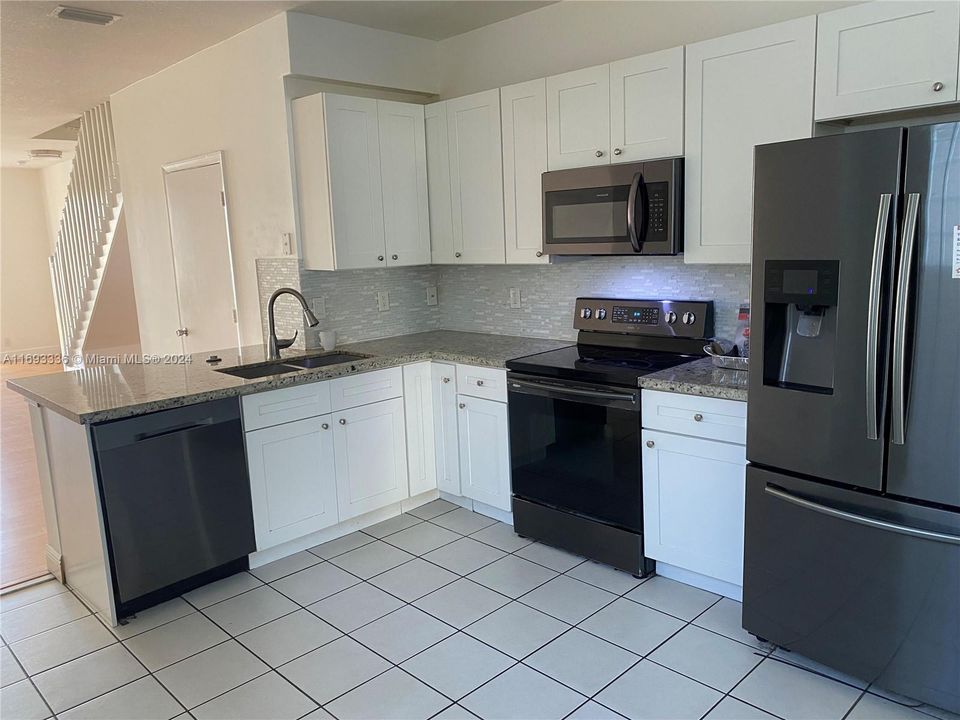 For Rent: $3,400 (3 beds, 2 baths, 1443 Square Feet)