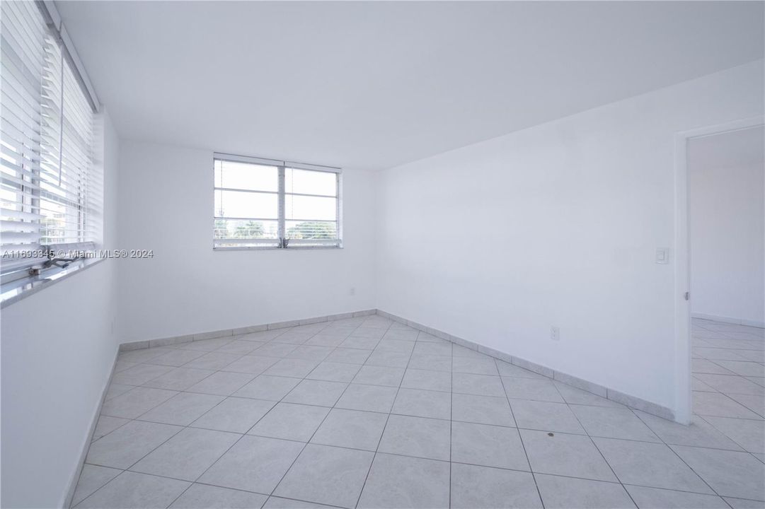 For Rent: $2,600 (1 beds, 1 baths, 840 Square Feet)