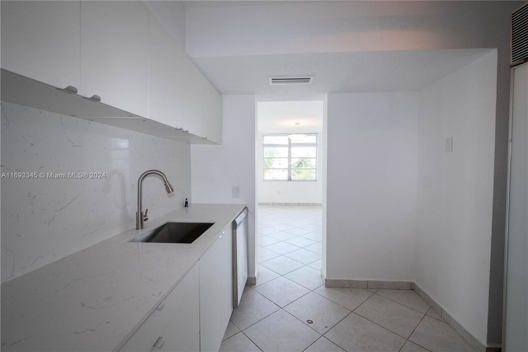 For Rent: $2,600 (1 beds, 1 baths, 840 Square Feet)