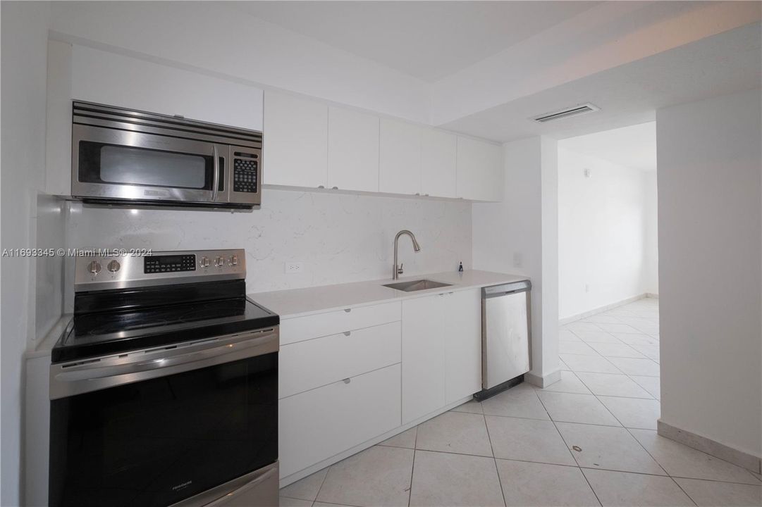 For Rent: $2,600 (1 beds, 1 baths, 840 Square Feet)