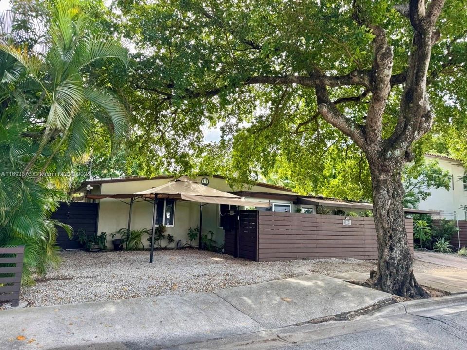 For Sale: $648,000 (3 beds, 2 baths, 1152 Square Feet)