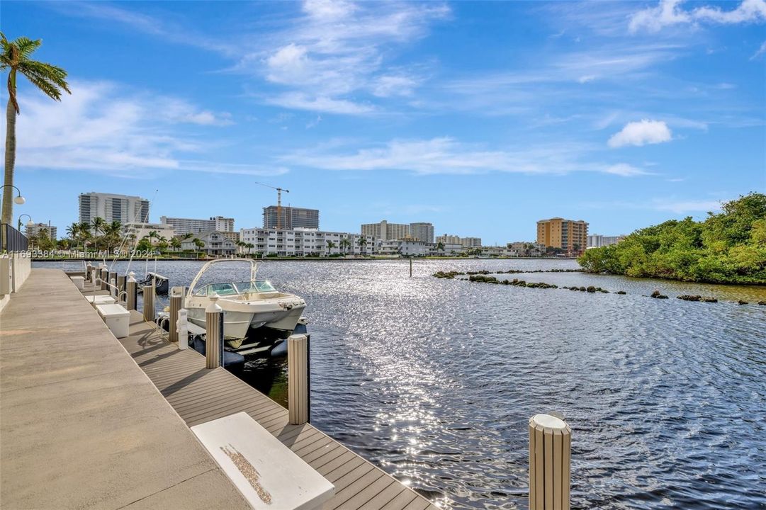 For Sale: $1,350,000 (2 beds, 2 baths, 1787 Square Feet)