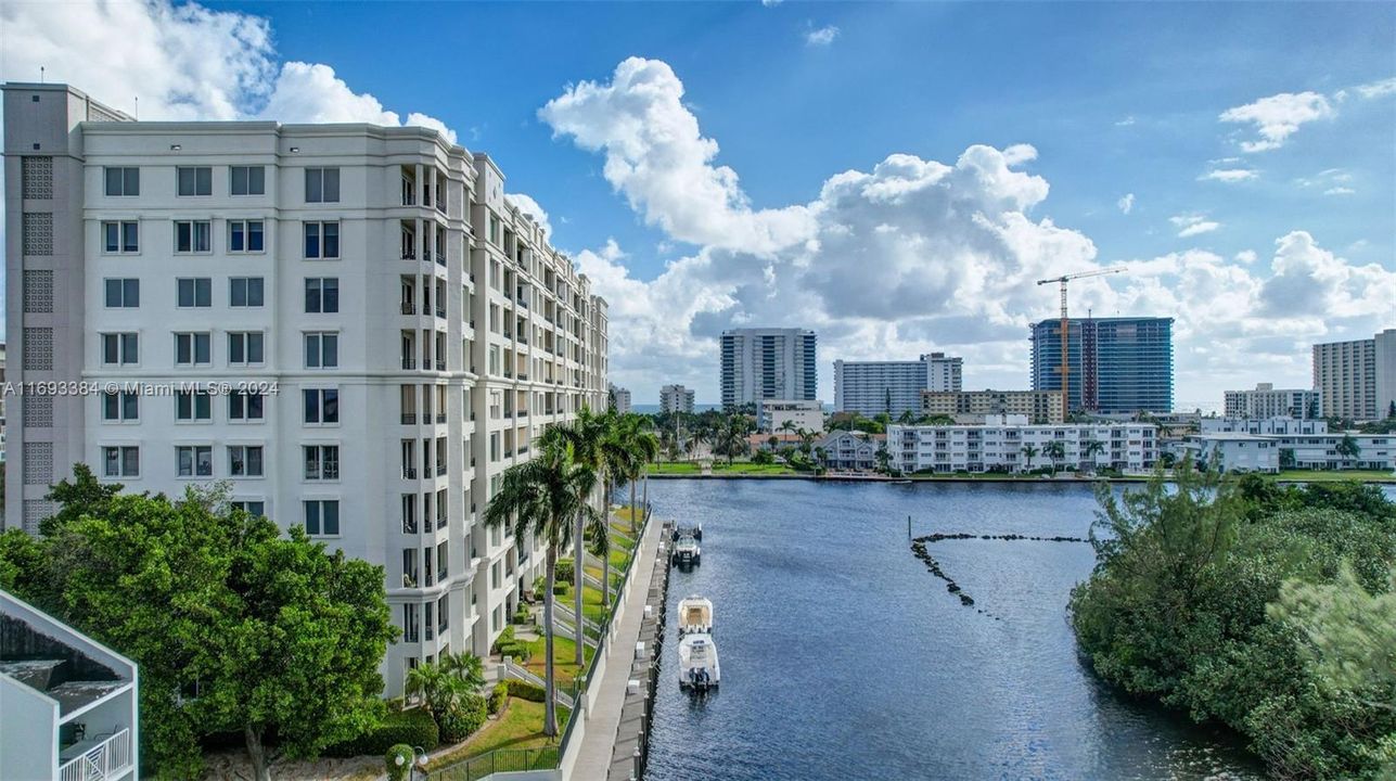 For Sale: $1,350,000 (2 beds, 2 baths, 1787 Square Feet)