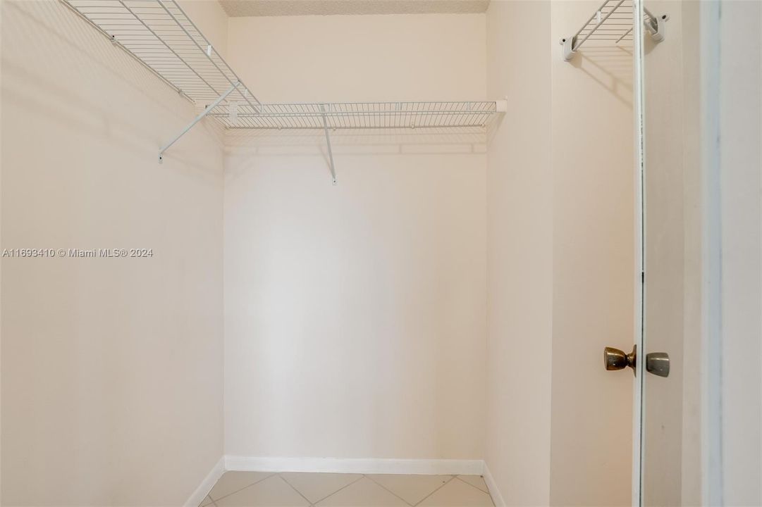 Activo con contrato: $120,000 (2 camas, 2 baños, 907 Pies cuadrados)