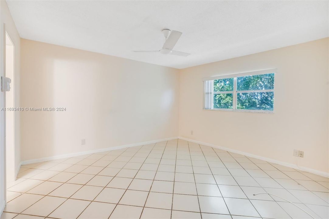 Activo con contrato: $120,000 (2 camas, 2 baños, 907 Pies cuadrados)