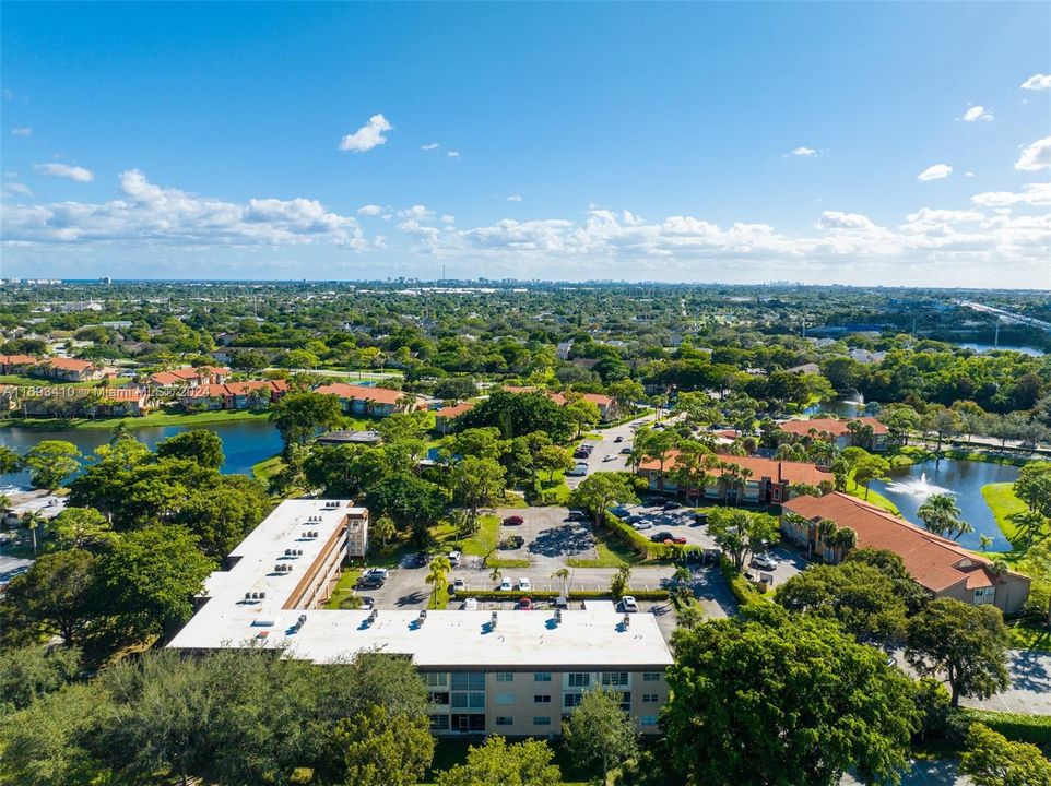 Activo con contrato: $120,000 (2 camas, 2 baños, 907 Pies cuadrados)