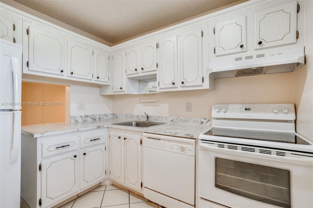 Activo con contrato: $120,000 (2 camas, 2 baños, 907 Pies cuadrados)