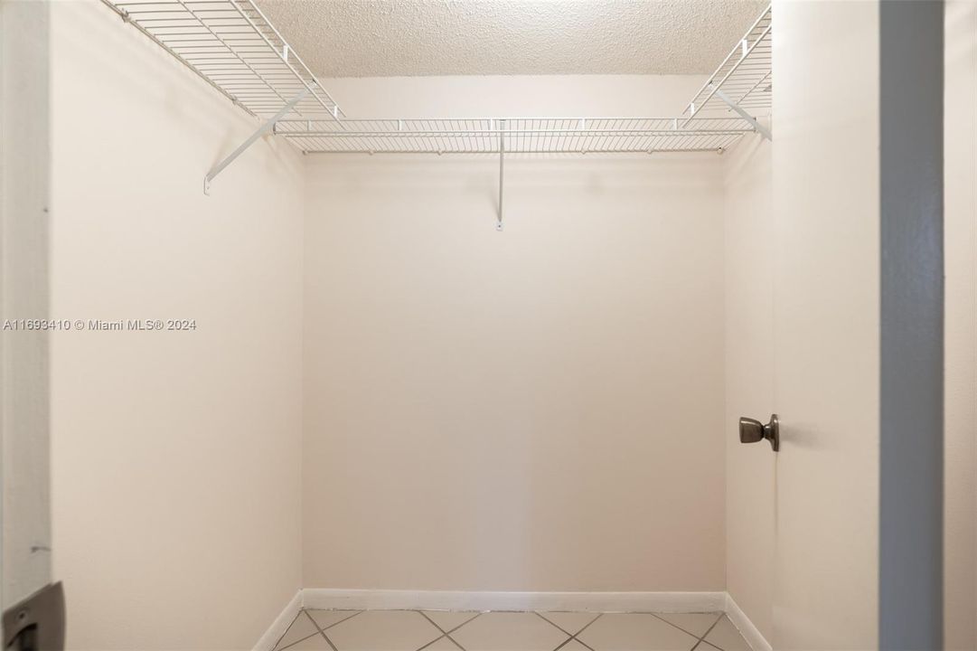 Activo con contrato: $120,000 (2 camas, 2 baños, 907 Pies cuadrados)