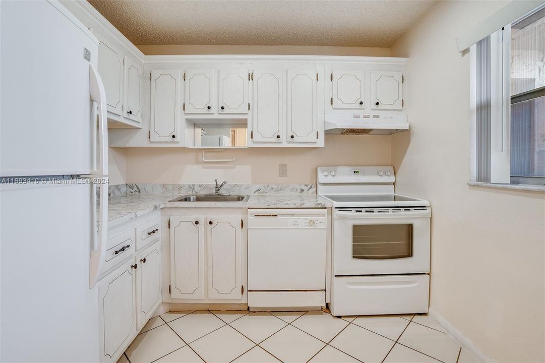 Activo con contrato: $120,000 (2 camas, 2 baños, 907 Pies cuadrados)