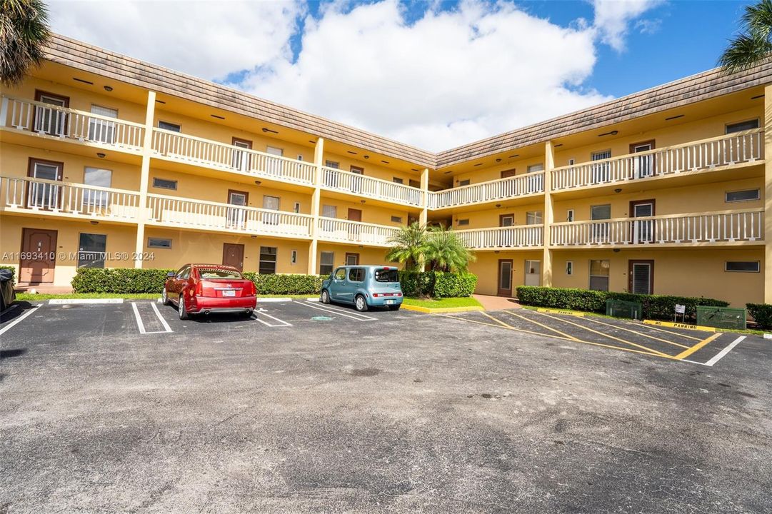 Activo con contrato: $120,000 (2 camas, 2 baños, 907 Pies cuadrados)