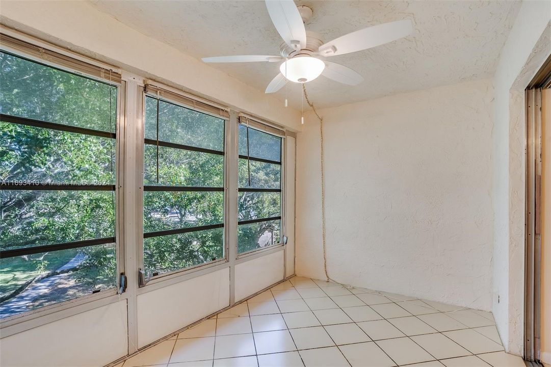 Activo con contrato: $120,000 (2 camas, 2 baños, 907 Pies cuadrados)