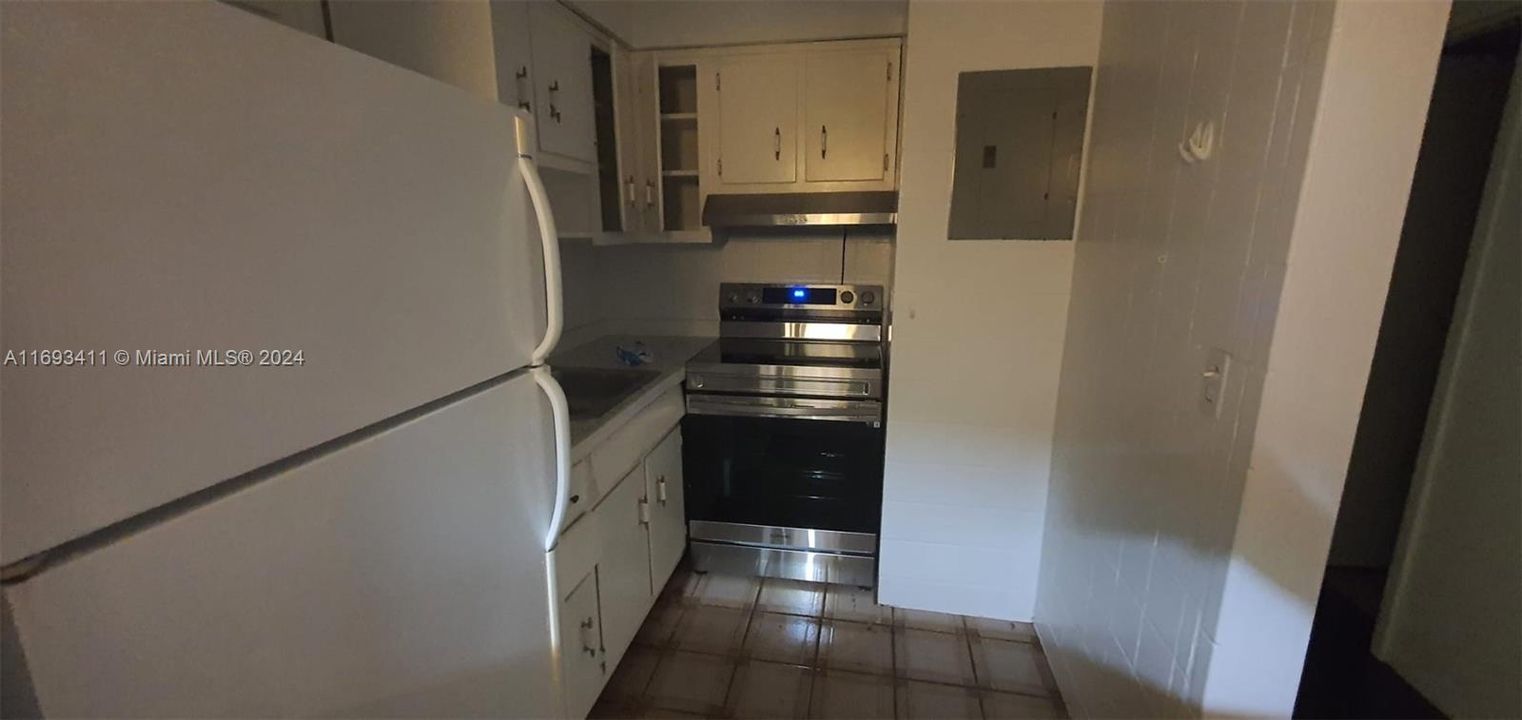 For Rent: $1,750 (1 beds, 1 baths, 550 Square Feet)