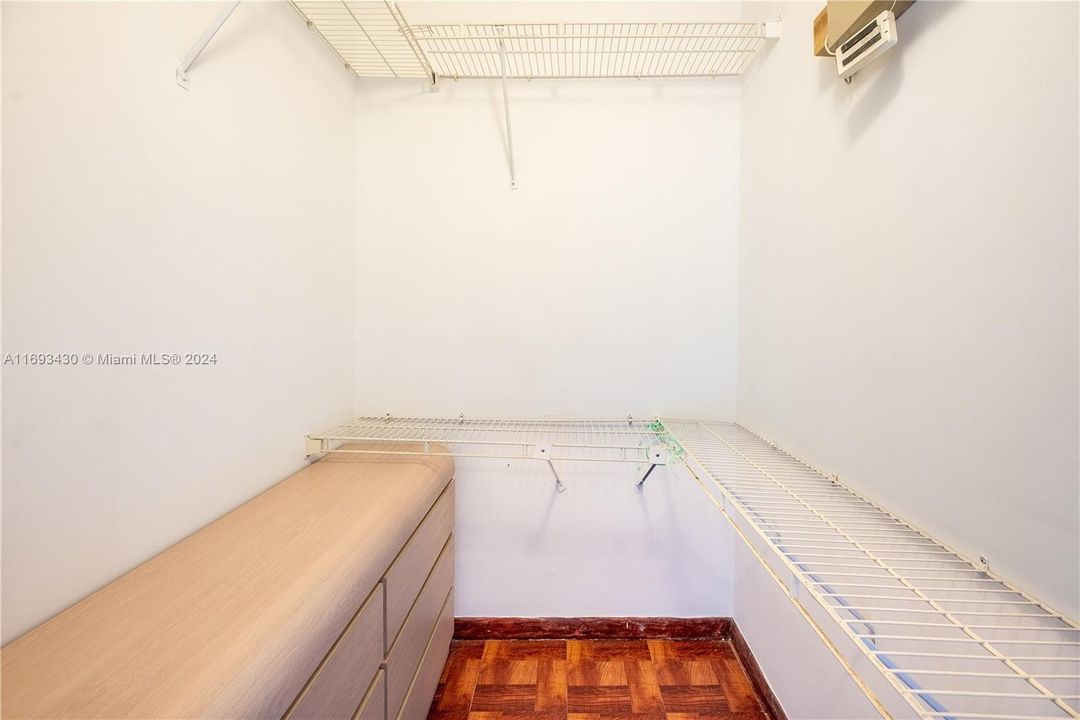 En Venta: $329,000 (2 camas, 2 baños, 990 Pies cuadrados)