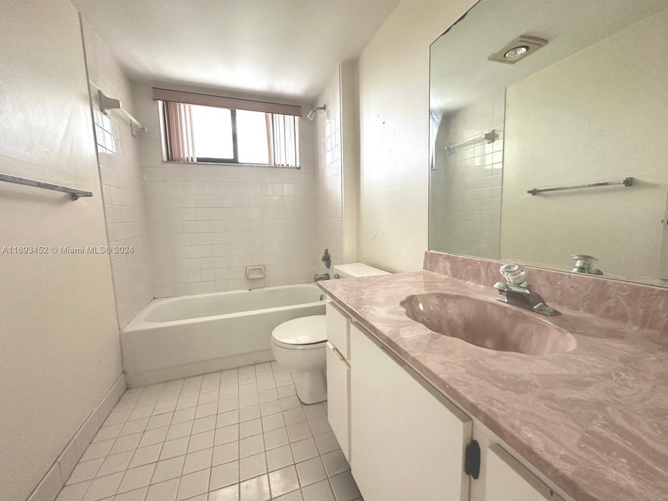 For Sale: $280,000 (2 beds, 2 baths, 1405 Square Feet)