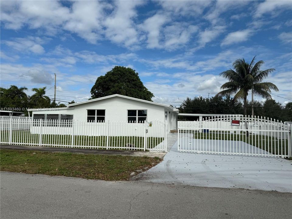 For Sale: $559,999 (3 beds, 2 baths, 1447 Square Feet)