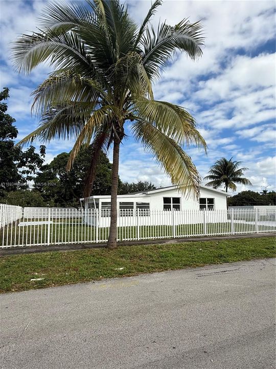 For Sale: $559,999 (3 beds, 2 baths, 1447 Square Feet)