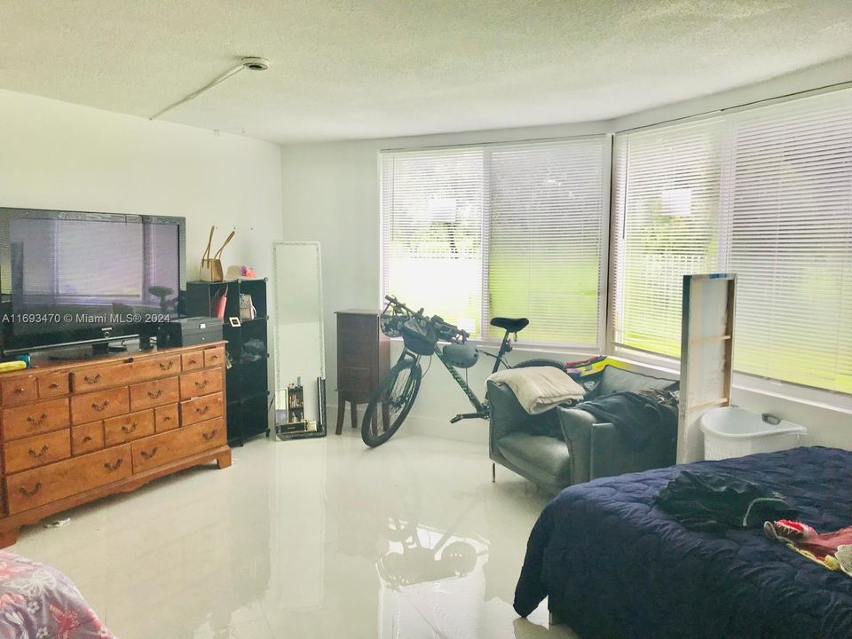 For Sale: $295,000 (2 beds, 2 baths, 1789 Square Feet)