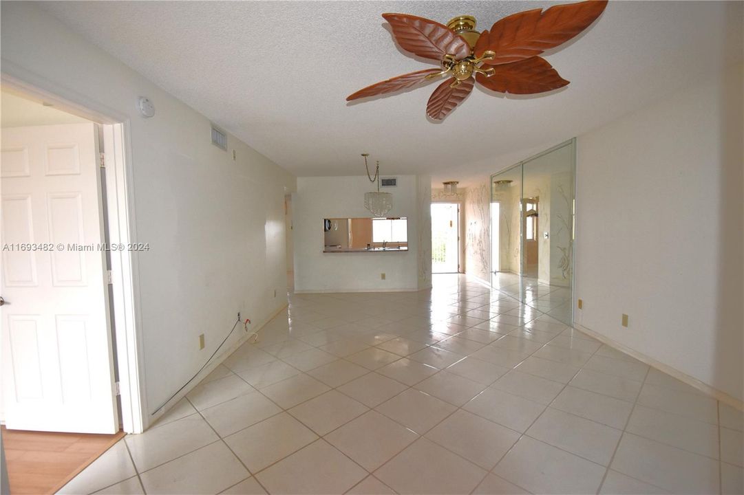 For Sale: $145,000 (2 beds, 2 baths, 950 Square Feet)