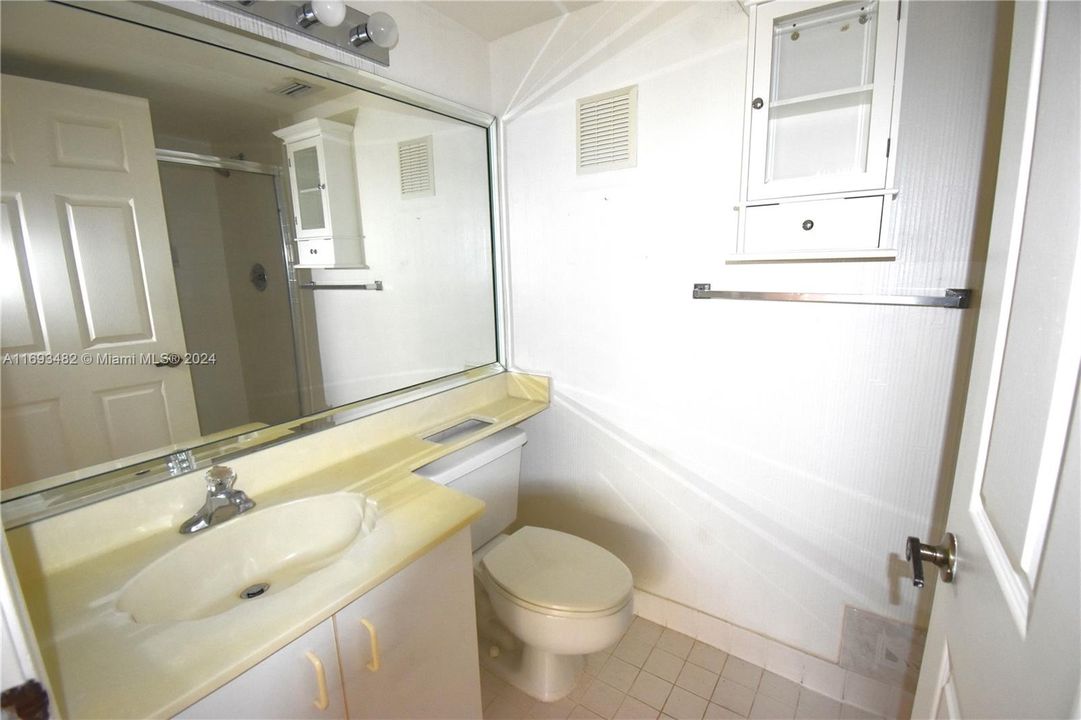 For Sale: $145,000 (2 beds, 2 baths, 950 Square Feet)