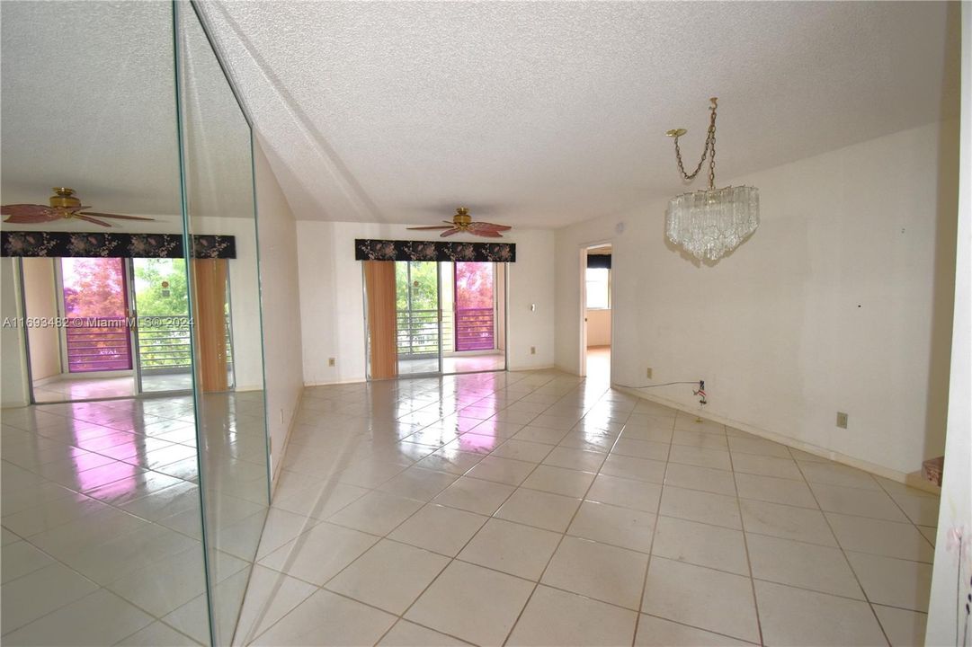 For Sale: $145,000 (2 beds, 2 baths, 950 Square Feet)