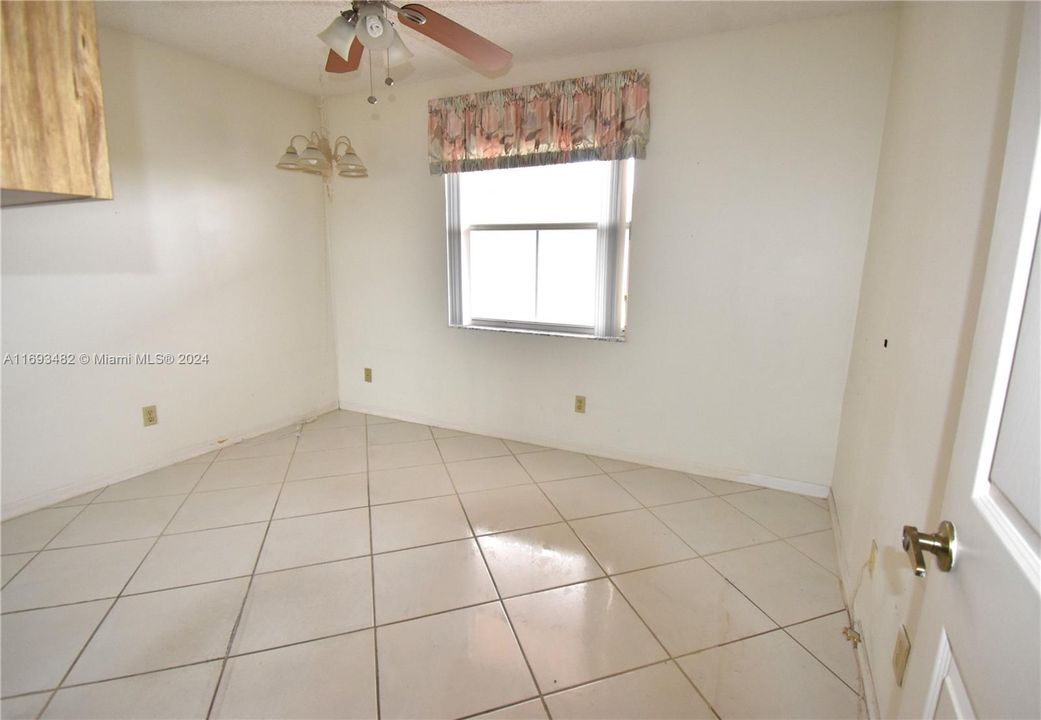 For Sale: $145,000 (2 beds, 2 baths, 950 Square Feet)