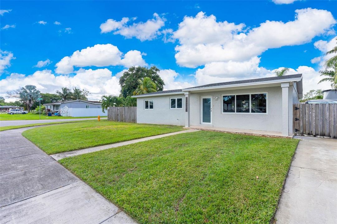 For Sale: $600,000 (3 beds, 2 baths, 1680 Square Feet)