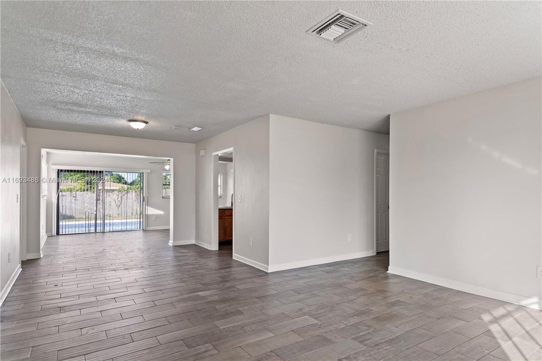 For Sale: $539,900 (3 beds, 2 baths, 1388 Square Feet)