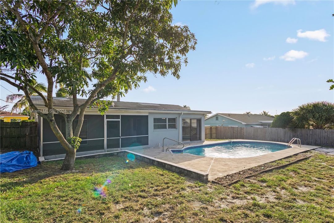 For Sale: $539,900 (3 beds, 2 baths, 1388 Square Feet)