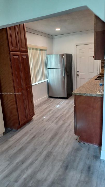 For Rent: $2,500 (2 beds, 1 baths, 720 Square Feet)