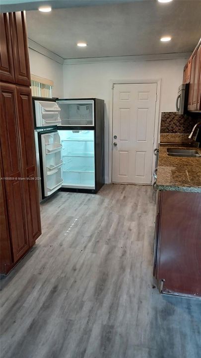 For Rent: $2,500 (2 beds, 1 baths, 720 Square Feet)